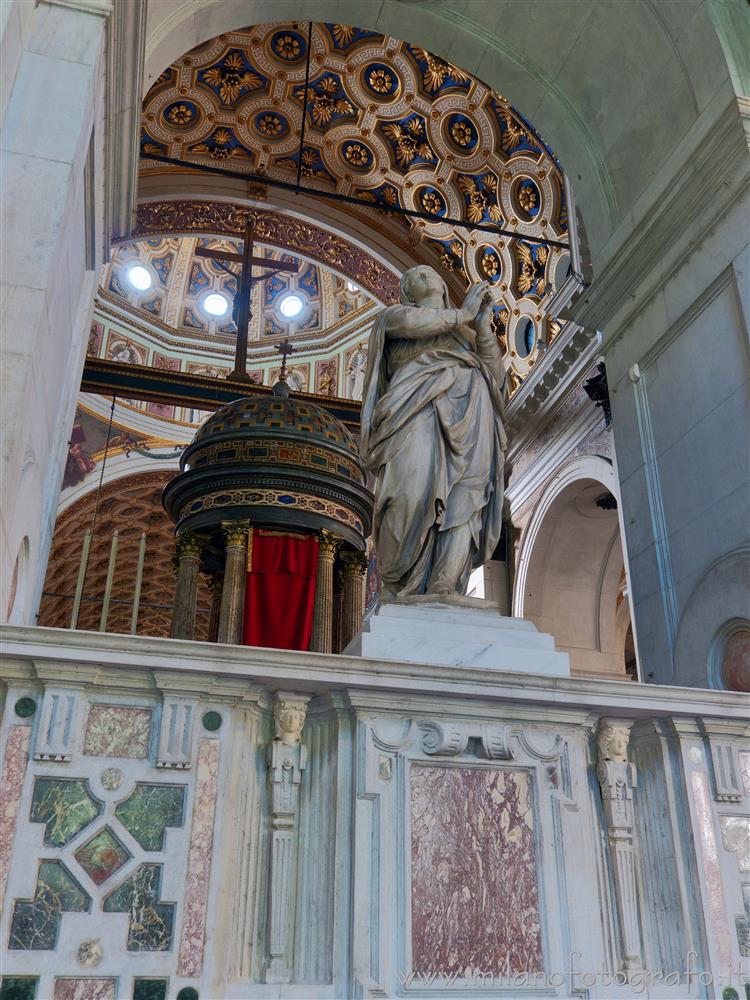 Milano  - Statua della Vergine Assunta nel retrocoro della Chiesa di Santa Maria dei Miracoli